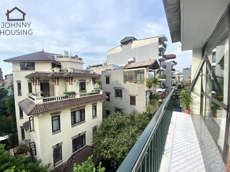 Bright 2 bedrooms apartment with balcony for rent in central Tay Ho, Hanoi ID 0045