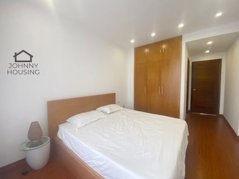 Modern bright 2 bedroom apartment on Xuan Dieu ID 0050