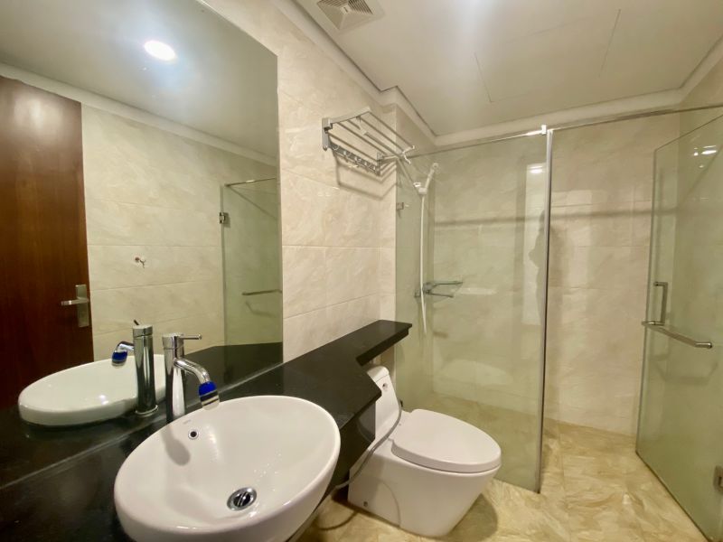 Spacious 2 bedroom apartment with big balcony on Xuan Dieu ID 0052