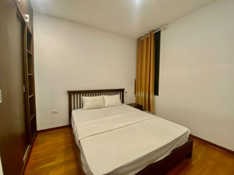 Spacious 2 bedroom apartment with big balcony on Xuan Dieu ID 0052