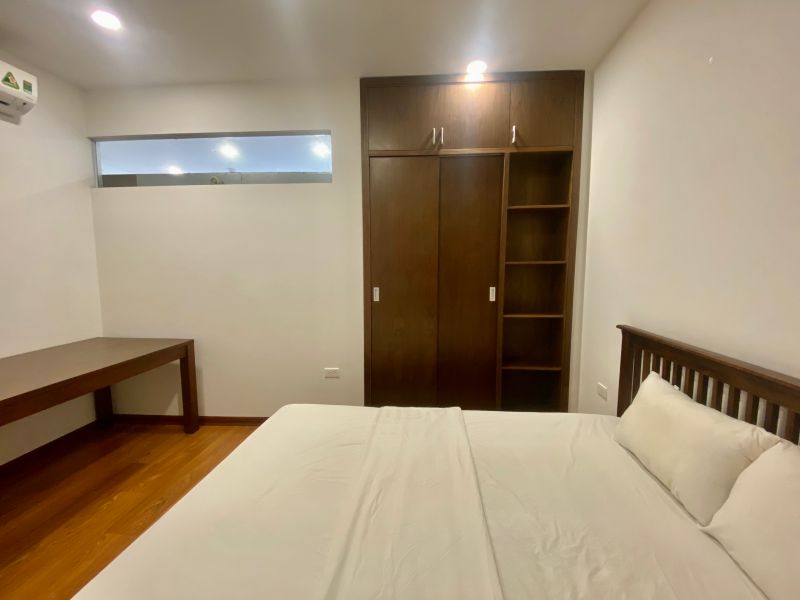 Spacious 2 bedroom apartment with big balcony on Xuan Dieu ID 0052