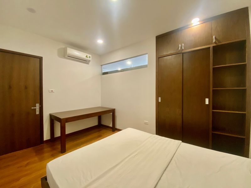 Spacious 2 bedroom apartment with big balcony on Xuan Dieu ID 0052