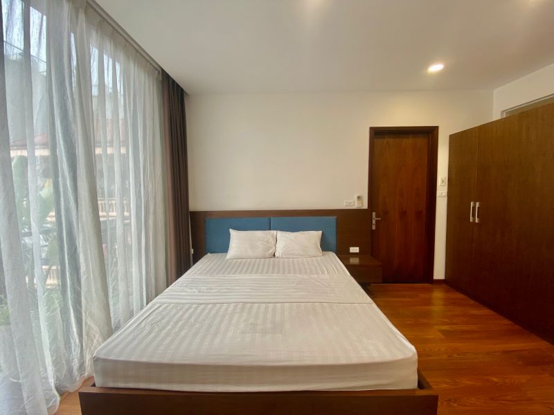 Spacious 2 bedroom apartment with big balcony on Xuan Dieu ID 0052