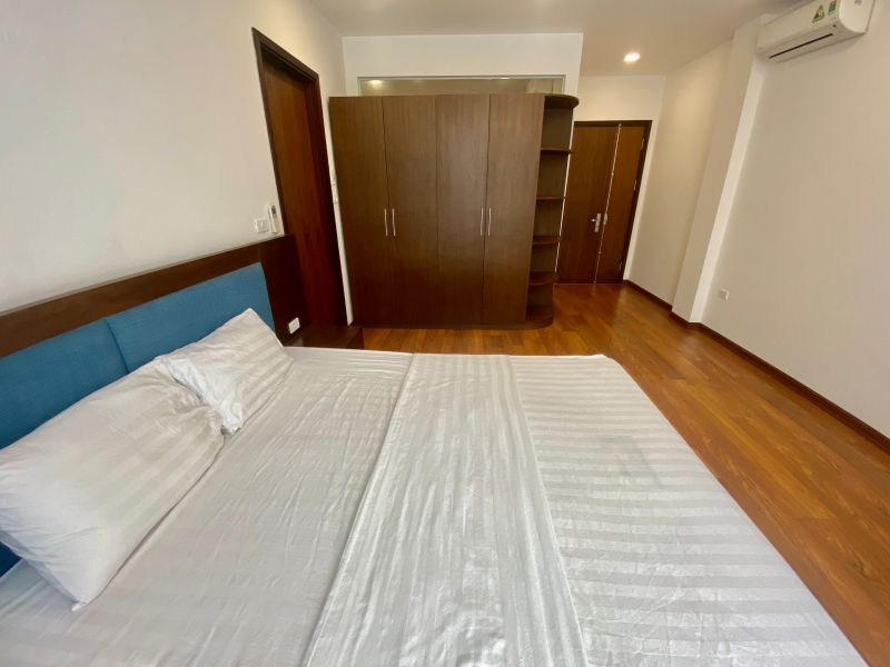 Spacious 2 bedroom apartment with big balcony on Xuan Dieu ID 0052