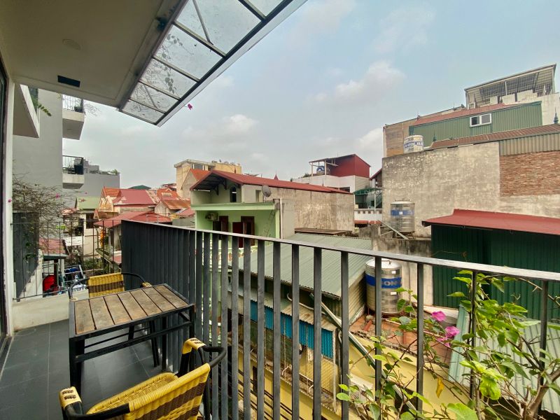 Spacious 2 bedroom apartment with big balcony on Xuan Dieu ID 0052