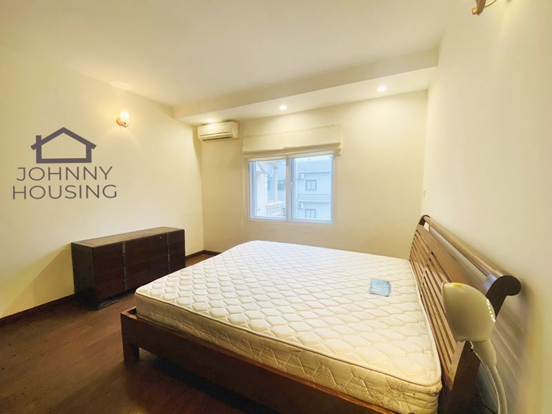 Duplex bedroom apartment with lake view and a huge balcony on Tu Hoa Str ID 0056