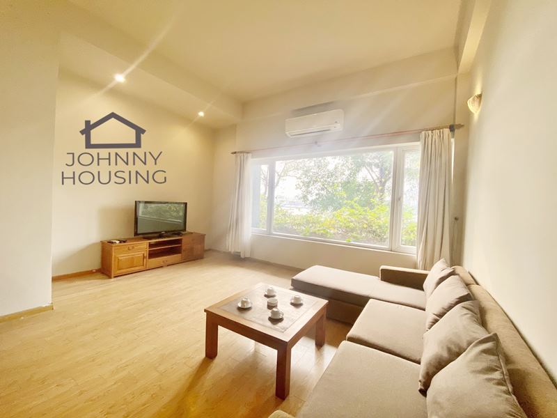 Cozy and bright 2 bedroom apartment with big glass windows on Tu Hoa ID 0059