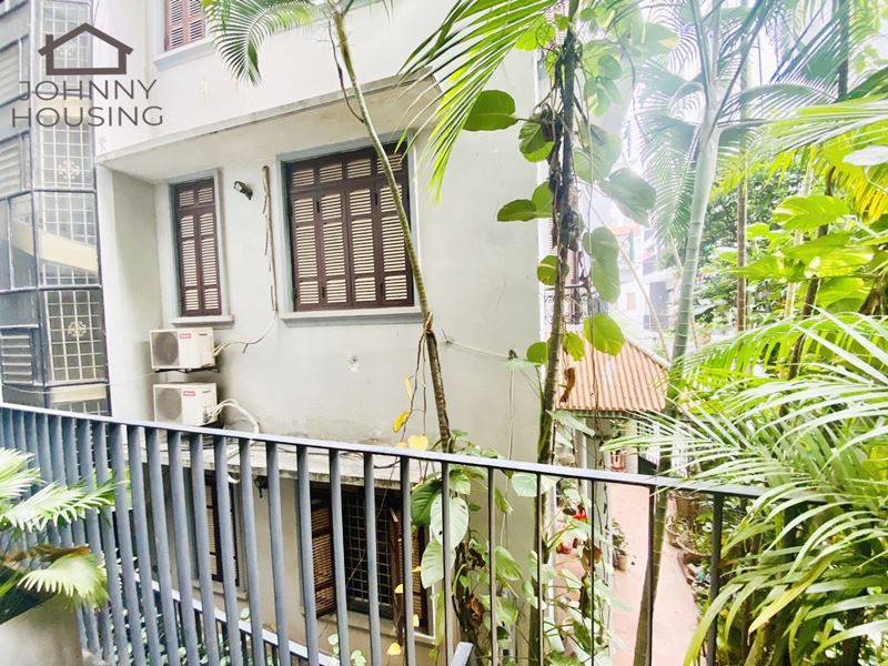 Nice 1 bedroom apartment with character on Tu Hoa ID 0061