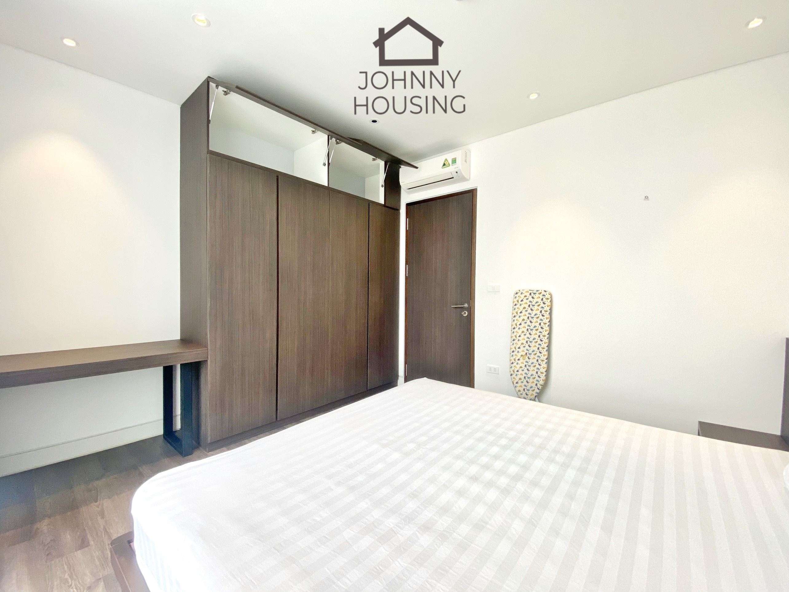 Modern 3 Bedroom Apartment on To Ngoc Van street