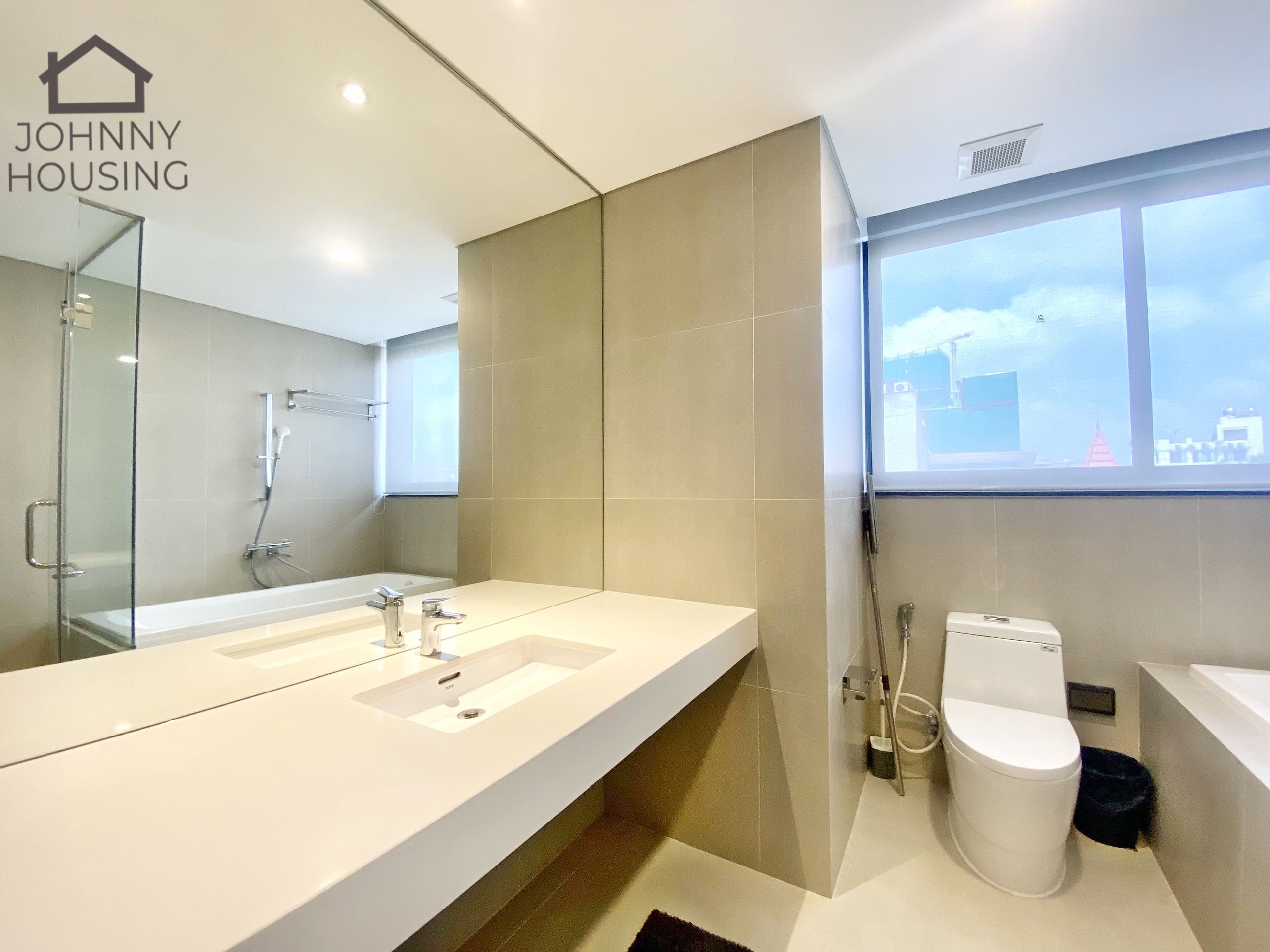 Modern 3 Bedroom Apartment on To Ngoc Van street