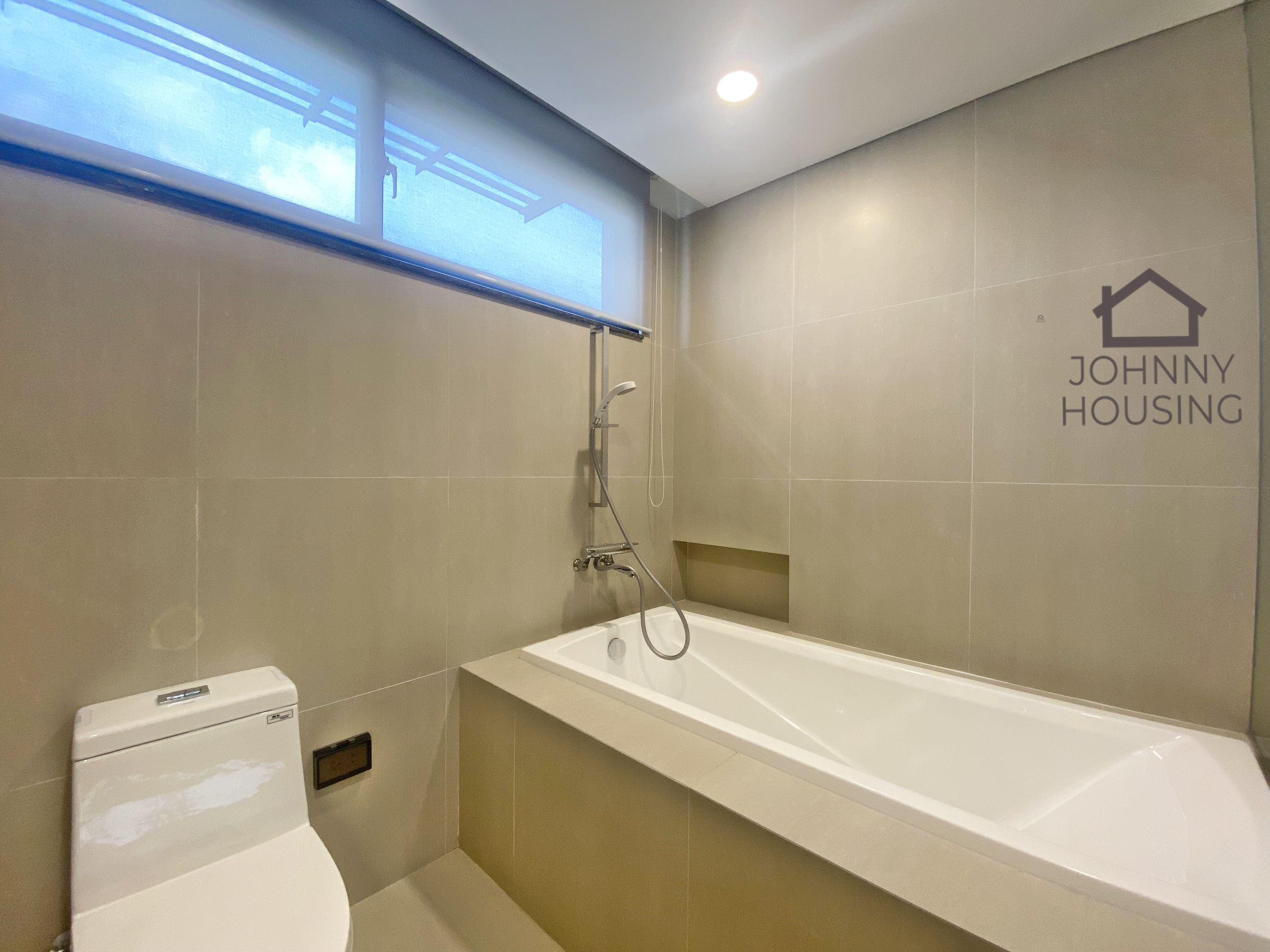 Modern 3 Bedroom Apartment on To Ngoc Van street