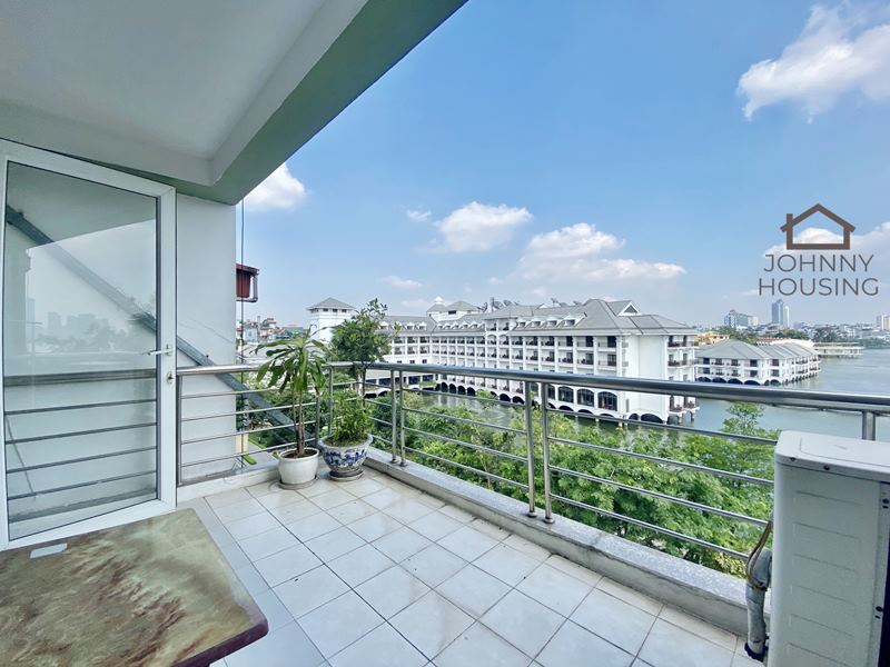 Lake view 1 bedroom apartment with a big balcony on Tu Hoa ID 0066