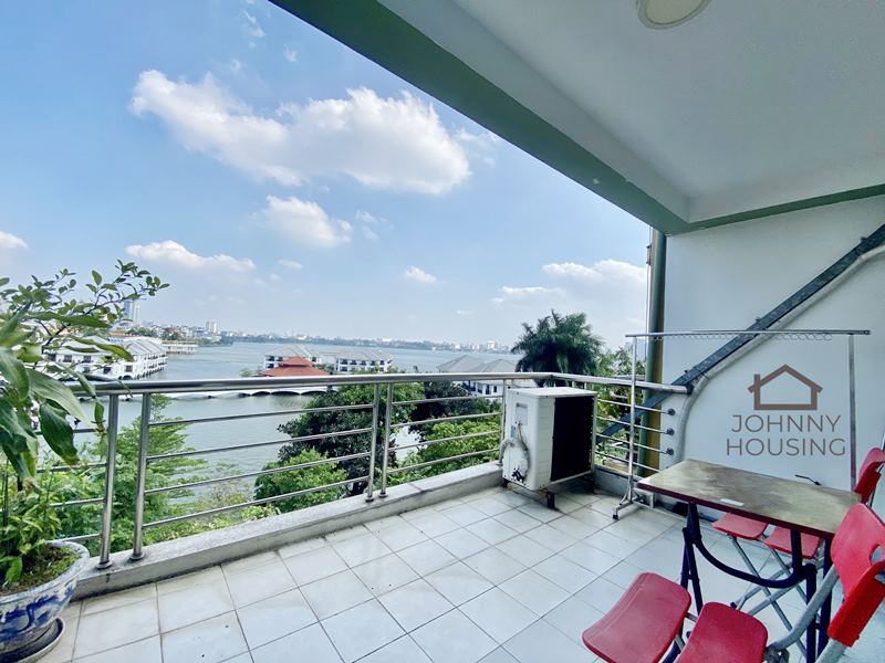 Lake view 1 bedroom apartment with a big balcony on Tu Hoa ID 0066