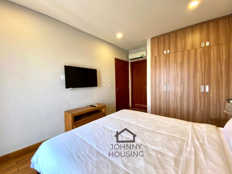 Gorgeous modern 2 bedroom apartment with large balcony and greenery view on Trinh Cong Son ID 0067