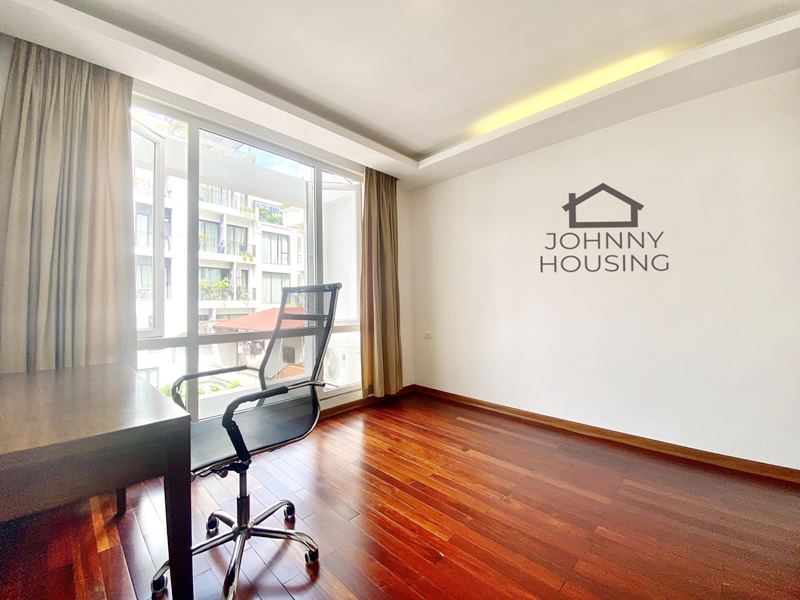 Bright and spacious 3 bedroom apartment with a big balcony on Tu Hoa ID 0070