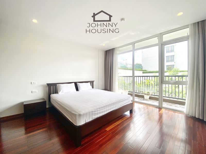 Bright and spacious 3 bedroom apartment with a big balcony on Tu Hoa ID 0070