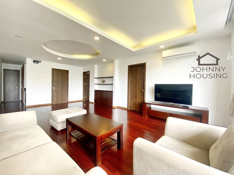 Bright and spacious 3 bedroom apartment with a big balcony on Tu Hoa ID 0070