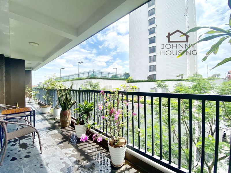 Bright and spacious 3 bedroom apartment with a big balcony on Tu Hoa ID 0070