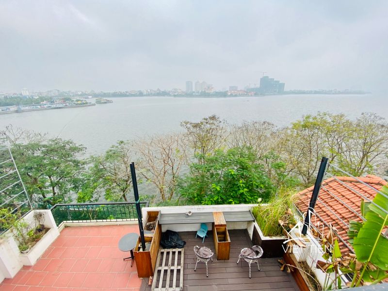 Rooftop 1 bedroom apartment on Nhat Chieu with big balcony and lake view ID 0080