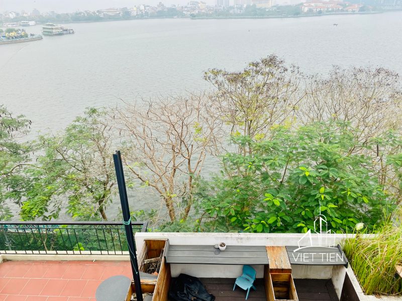 Rooftop 1 bedroom apartment on Nhat Chieu with big balcony and lake view ID 0080