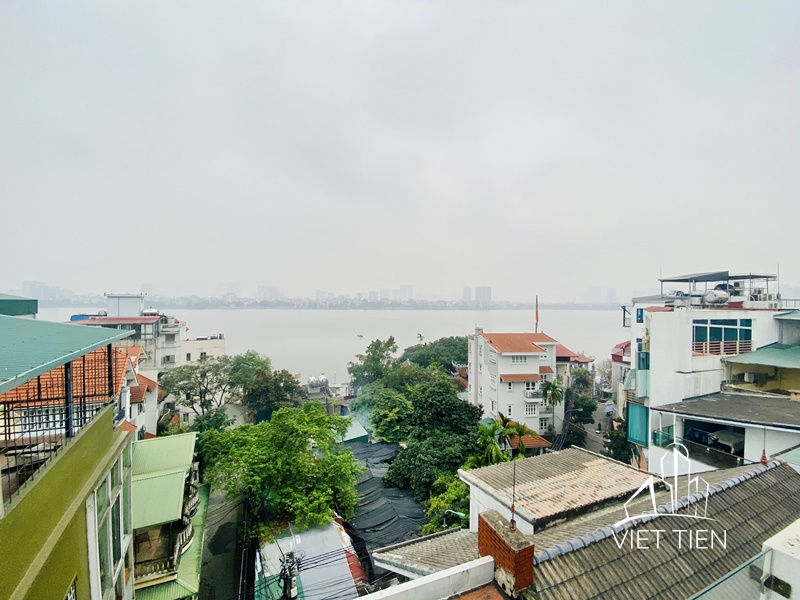 Lake view studio with rooftop on Dang Thai Mai Street ID 0097