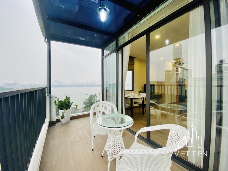 Lake view studio with rooftop on Dang Thai Mai Street ID 0097