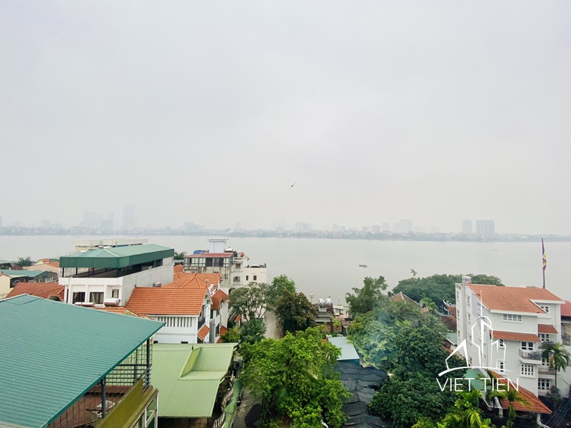 Lake view studio with rooftop on Dang Thai Mai Street ID 0097