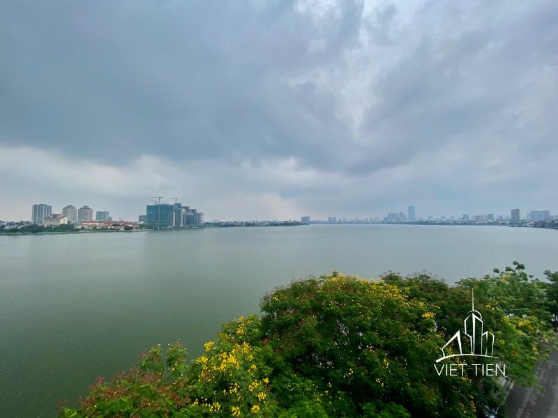 Duplex spacious lake view 3 bedroom apartment with large balcony on Nhat Chieu ID 0108