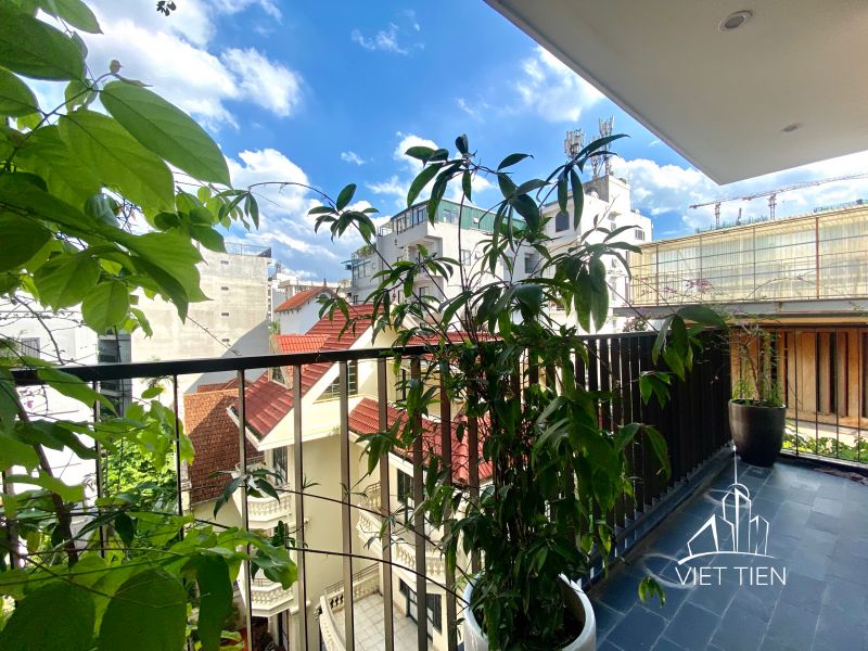 Spacious bright 4 bedroom apartment with big balcony for rent in Tay Ho ID 0122