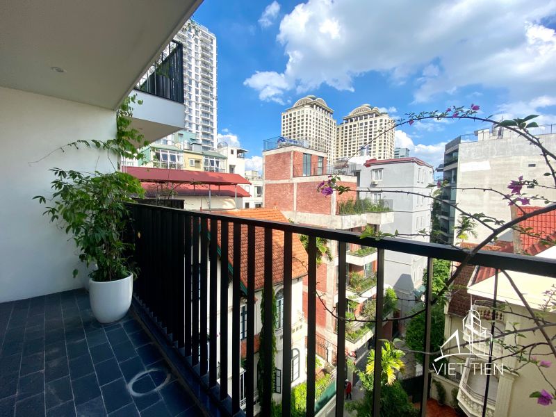 Spacious bright 4 bedroom apartment with big balcony for rent in Tay Ho ID 0122