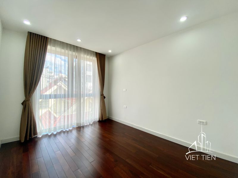 Spacious bright 4 bedroom apartment with big balcony for rent in Tay Ho ID 0122