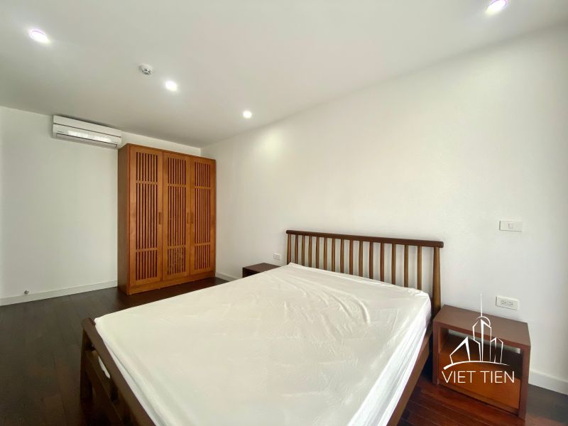 Spacious bright 4 bedroom apartment with big balcony for rent in Tay Ho ID 0122