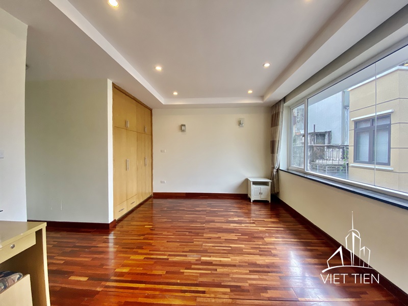 Stunning lake view 2 bedrooms apartment on Vu Mien Street ID 0125