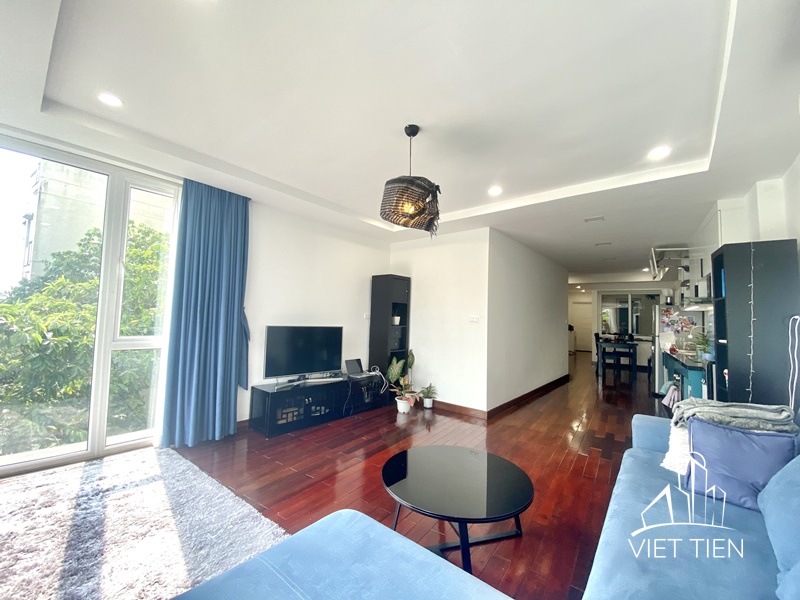 Stunning lake view 2 bedrooms apartment on Vu Mien Street ID 0125