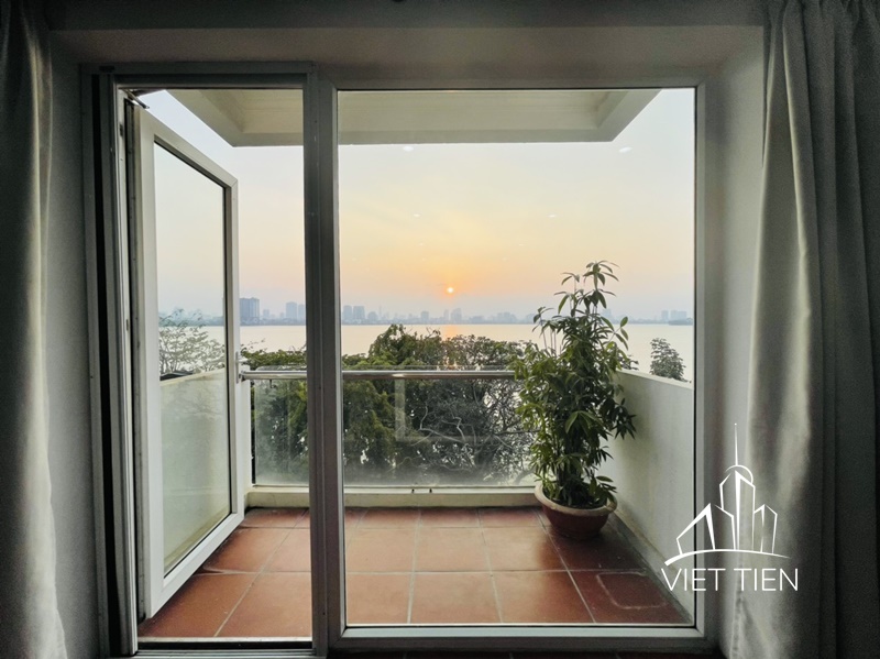 Beautiful 2 bedrooms lake view apartment on Vu Mien Street ID 0154