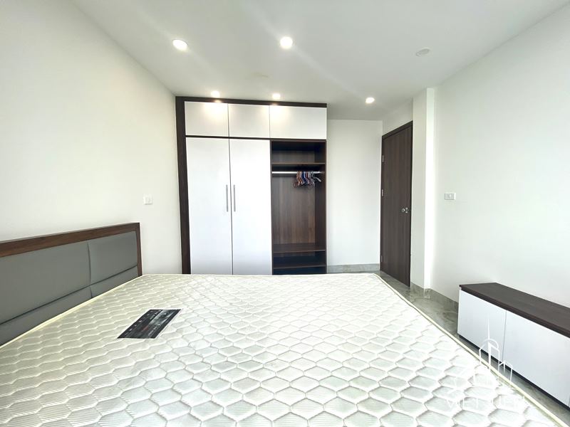 Lake View, 1 Bed Apartment With Balcony on Yen Hoa Str. ID: 0171