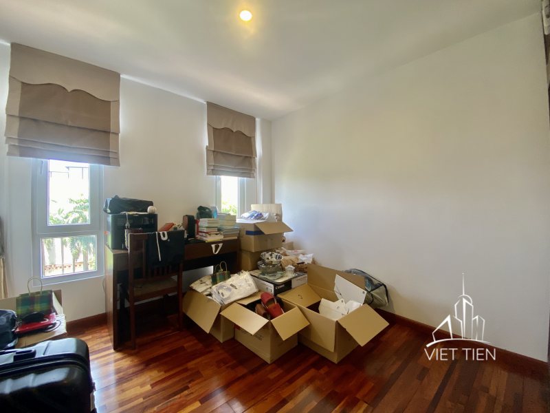 Gorgeous lake view 3 bedroom apartment with balcony and lots of natural light for rent ID 0178