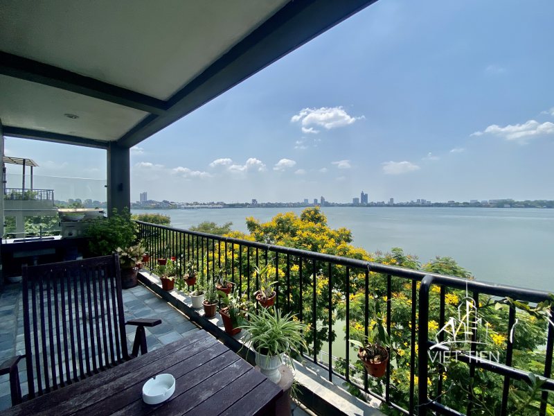 Gorgeous lake view 3 bedroom apartment with balcony and lots of natural light for rent ID 0178