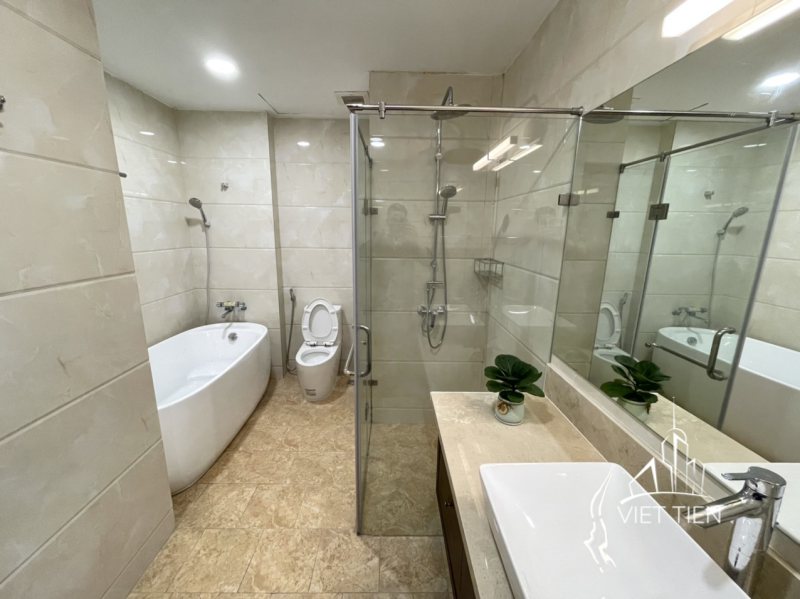 Spacious modern 3 bedroom with big balcony on Quang Khanh ID 0181