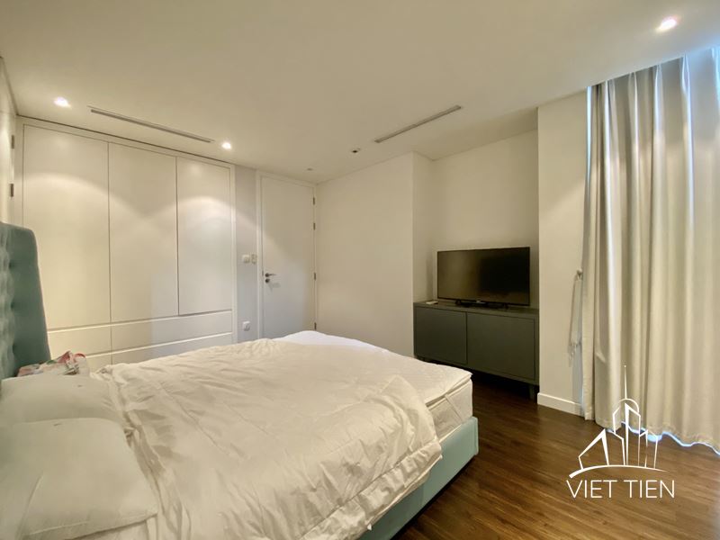 Stylish 3 Bedroom Apartment on Xuan Dieu street with Lake View ID 0182