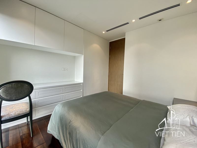 Stylish 3 Bedroom Apartment on Xuan Dieu street with Lake View ID 0182