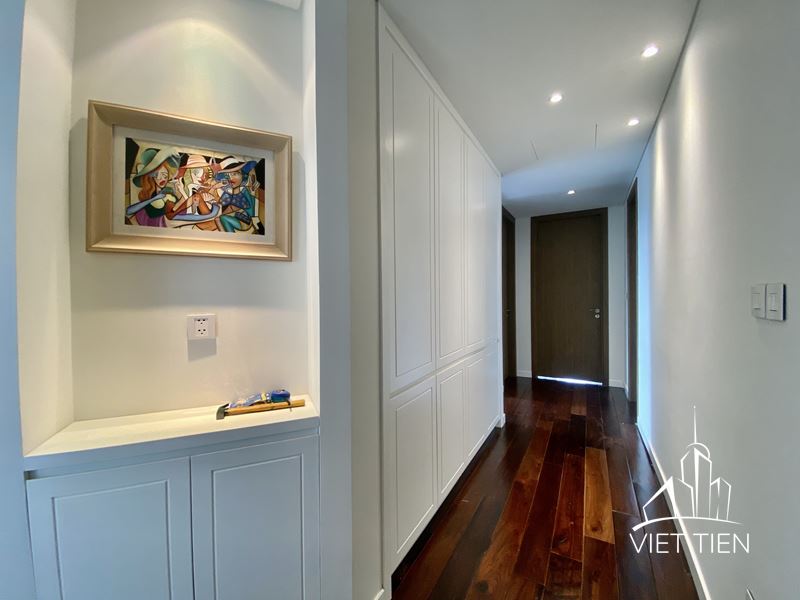 Stylish 3 Bedroom Apartment on Xuan Dieu street with Lake View ID 0183