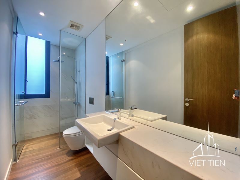 Stylish 3 Bedroom Apartment on Xuan Dieu street with Lake View ID 0183