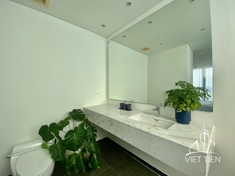 Stylish 3 Bedroom Apartment on Xuan Dieu street with Lake View ID 0184