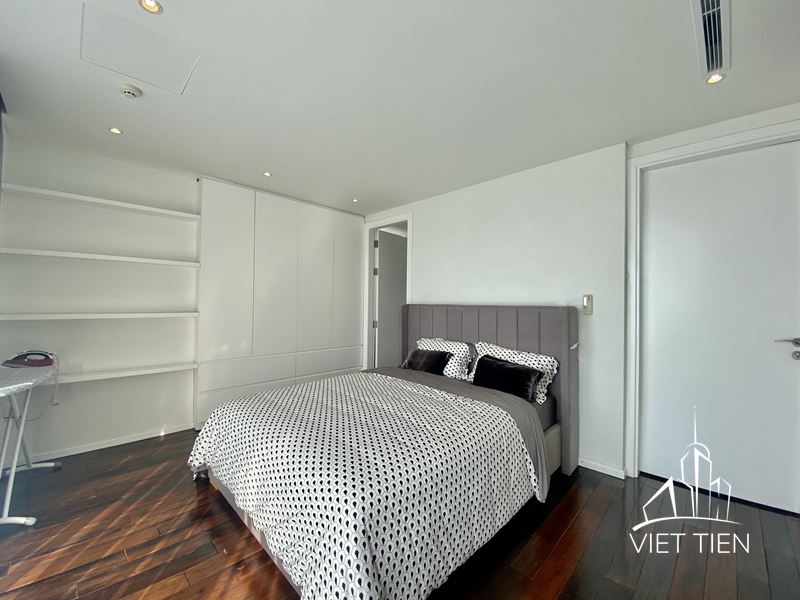 Stylish 3 Bedroom Apartment on Xuan Dieu street with Lake View ID 0184