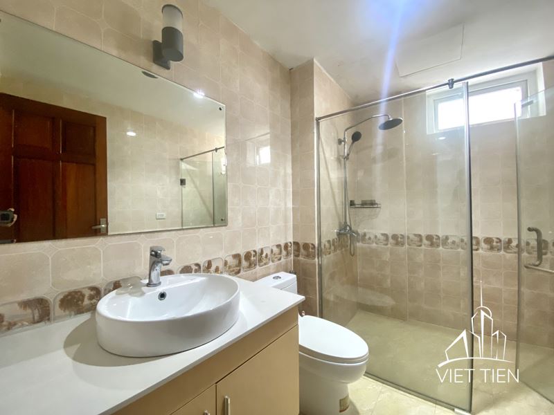 Spacious 3 Bedroom Apartment on Xuan Dieu street ID 0185