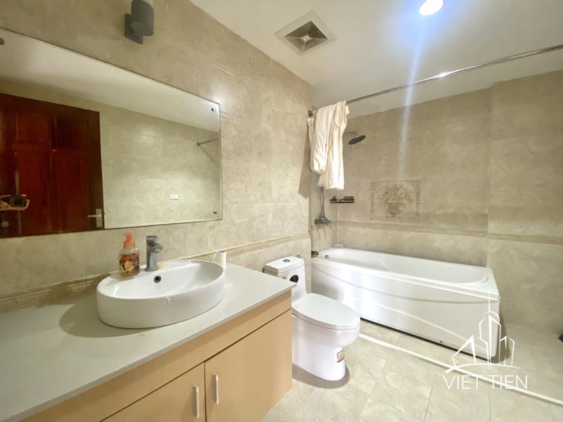 Spacious 3 Bedroom Apartment on Xuan Dieu street ID 0185