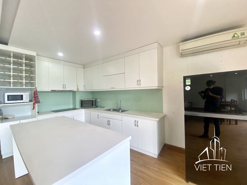 Spacious 3 Bedroom Apartment on Xuan Dieu street ID 0185