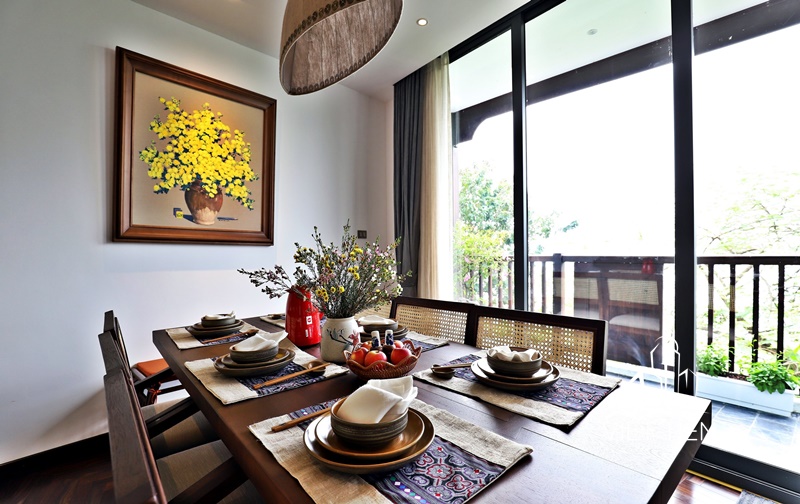 Indochine 2 bedroom apartment with lake view on Vu Mien Street ID 0193