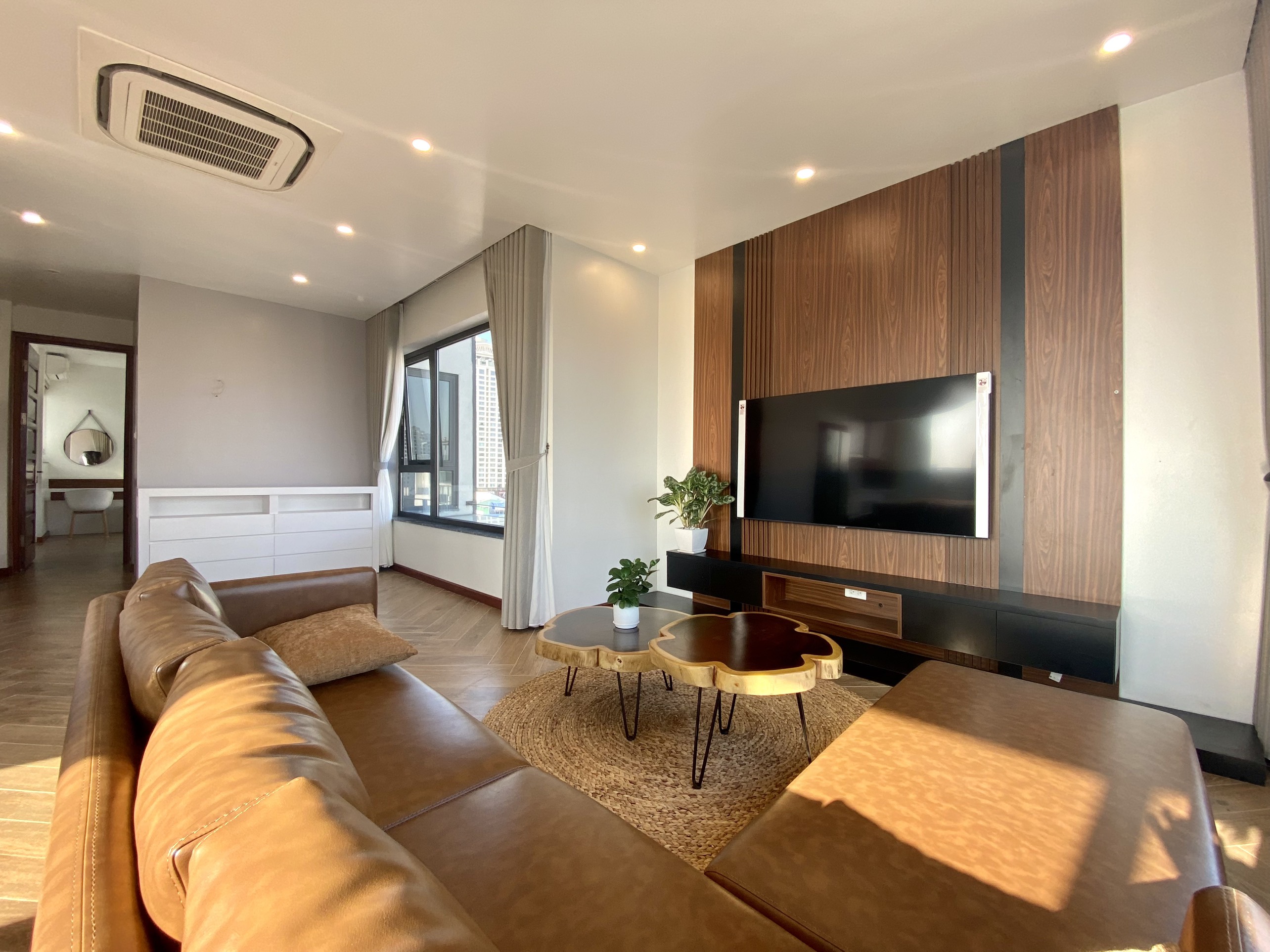 Modern 1 Bedroom Apartment, High Floor on Xuan Dieu street ID 0205